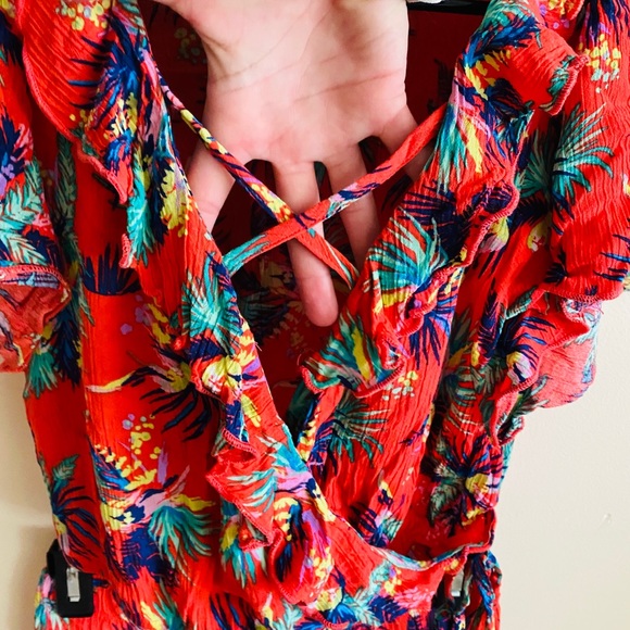 Super cute matching shorts and criss cross top - Picture 4 of 6